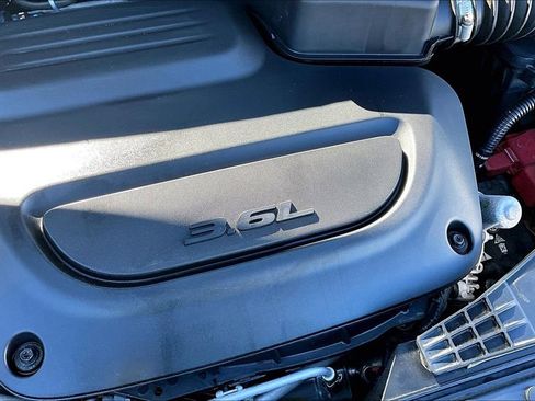 Used 2024 Chrysler Pacifica Touring-L image 30