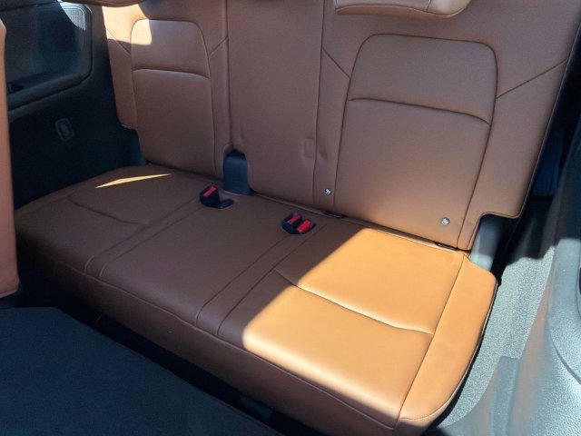 Certified 2025 Nissan Pathfinder Platinum w/ Black Appearance Package FWD image 11