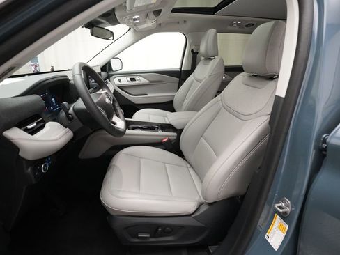 Used 2025 Ford Explorer Active w/ Active Comfort Package image 7