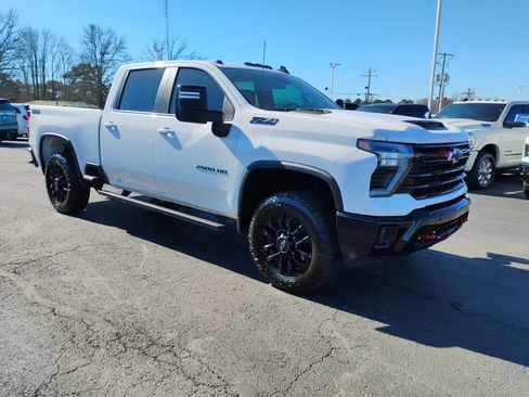 Used 2025 Chevrolet Silverado 2500 LT w/ Trail Boss Package image 3
