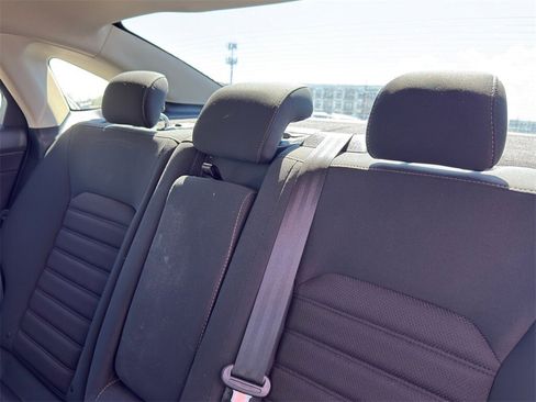 Used 2018 Ford Fusion SE image 31