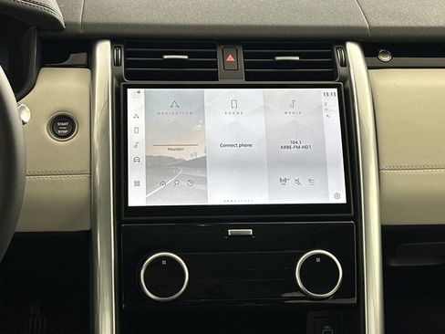 Used 2025 Land Rover Discovery S image 23