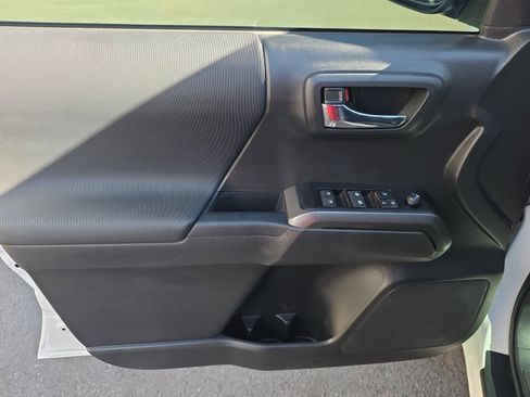 Used 2023 Toyota Tacoma TRD Off-Road image 13