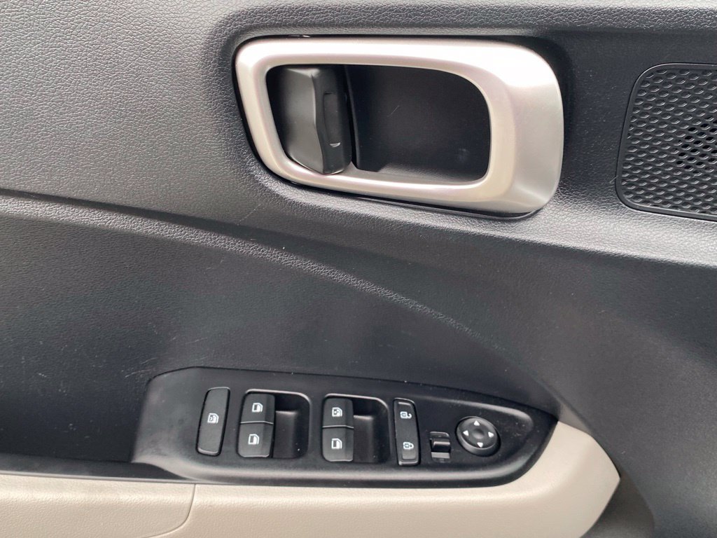 Used 2025 Hyundai Venue SEL FWD image 20
