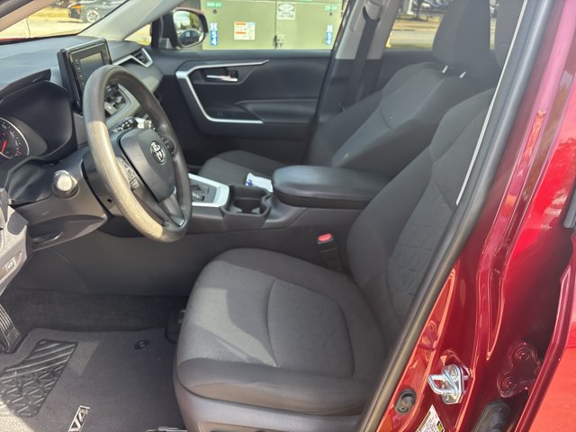 Used 2021 Toyota RAV4 XLE w/ Convenience Package FWD image 15