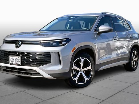New 2026 Volkswagen Tiguan SE FWD image 1