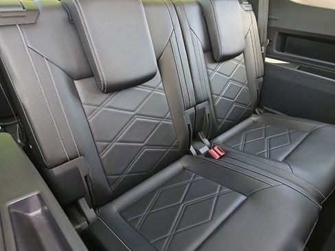 Used 2025 Volkswagen Atlas SE FWD image 17