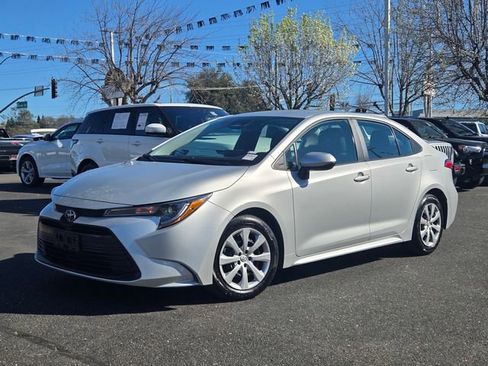 Used 2025 Toyota Corolla LE image 8