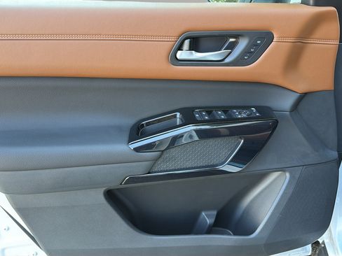 New 2026 Nissan Pathfinder Platinum AWD/4WD image 13