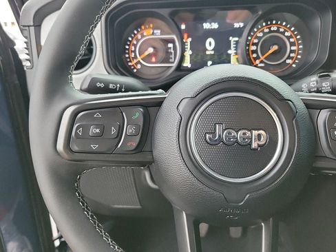 Used 2025 Jeep Wrangler Sport AWD/4WD image 18