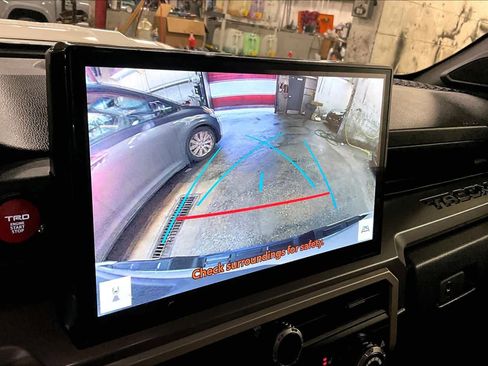 Used 2024 Toyota Tacoma TRD Sport w/ TRD Sport Upgrade Package image 27