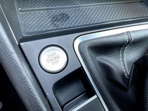 Used 2025 Volkswagen Jetta SE FWD image 16