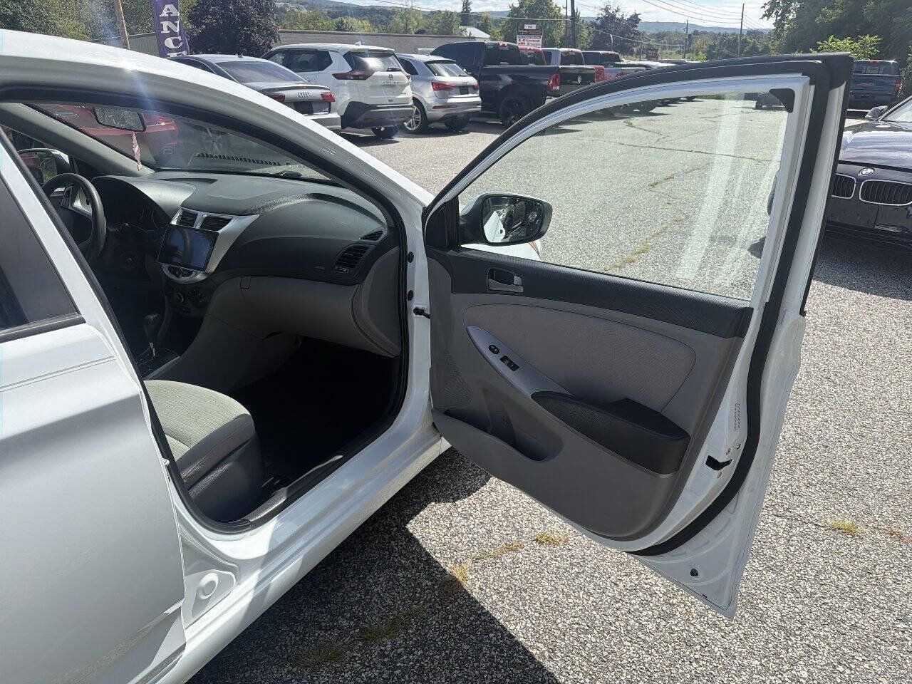 Used 2017 Hyundai Accent SE FWD image 10