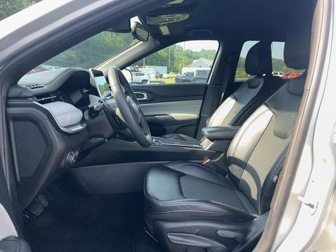 Used 2024 Jeep Compass Latitude AWD/4WD image 10
