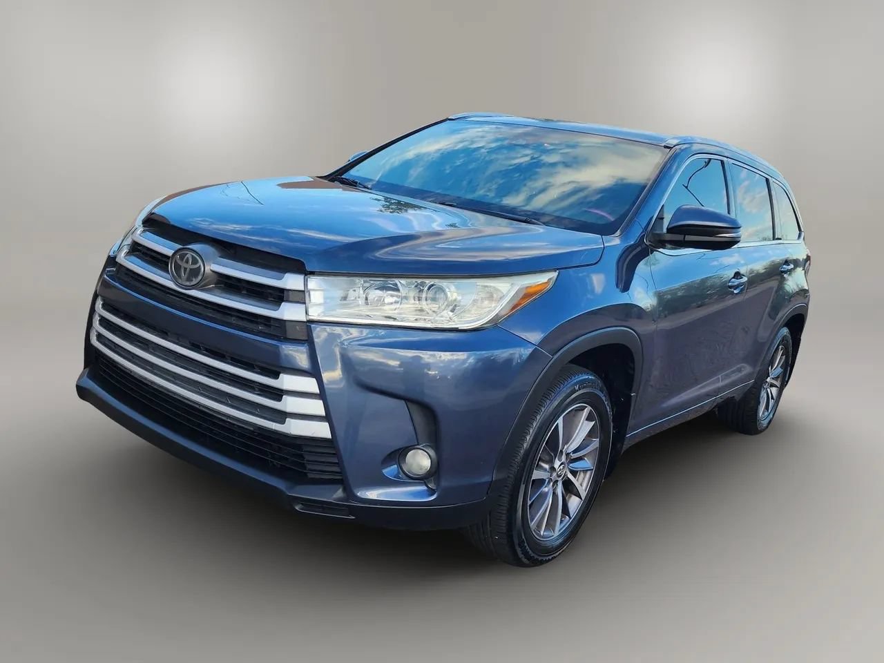 Used 2018 Toyota Highlander XLE AWD/4WD image 2
