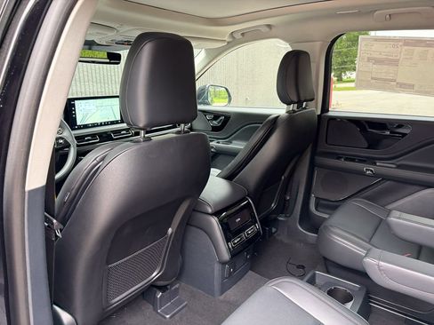 New 2026 Lincoln Aviator AWD image 19