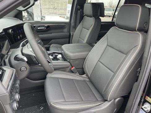 New 2025 Chevrolet Suburban Premier AWD/4WD image 11