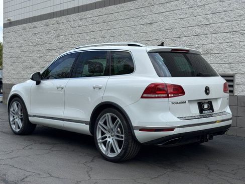 Used 2016 Volkswagen Touareg Sport AWD/4WD image 2