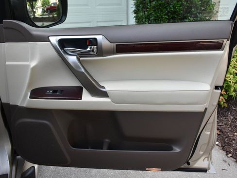 Used 2014 Lexus GX 460 w/ Premium Package AWD/4WD image 25