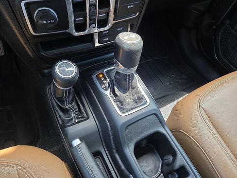 Used 2021 Jeep Wrangler Unlimited Sahara AWD/4WD image 29