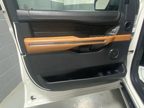 Used 2023 Ford Expedition Platinum AWD/4WD image 7