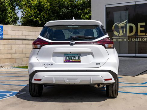 Used 2024 Nissan Kicks SR FWD image 9