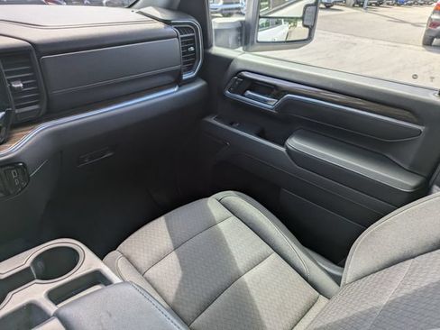 Used 2024 Chevrolet Silverado 2500 LT AWD/4WD image 18