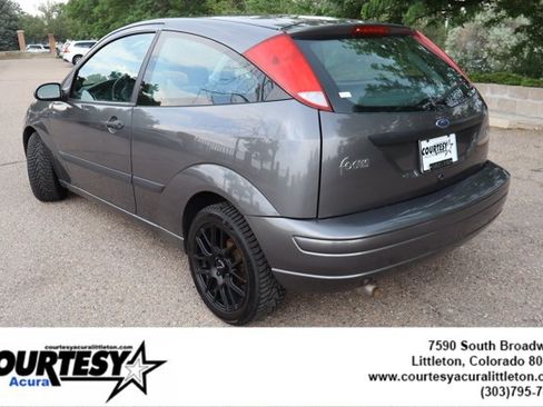 Used 2003 Ford Focus ZX3 Hatchback FWD image 4