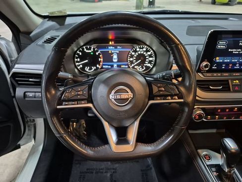 Used 2024 Nissan Altima 2.5 SR FWD image 12