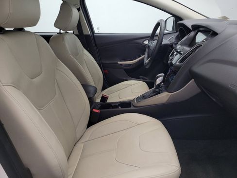 Used 2018 Ford Focus Titanium w/ Titanium Technology Package image 21