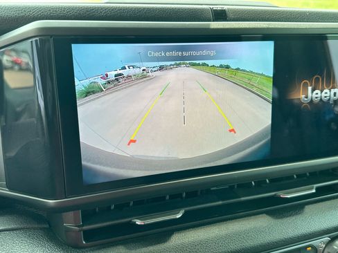 Used 2024 Jeep Wrangler Willys image 17