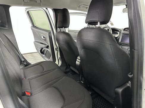 Used 2023 Jeep Renegade Latitude image 12