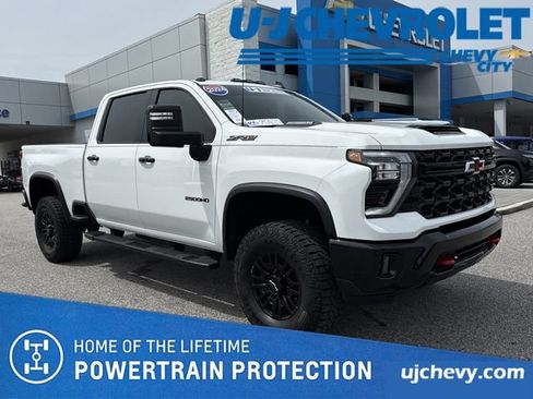 Used 2024 Chevrolet Silverado 2500 ZR2 w/ Technology Package AWD/4WD image 1