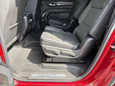 Used 2024 GMC Yukon XL Denali w/ Advanced Technology Package image 15