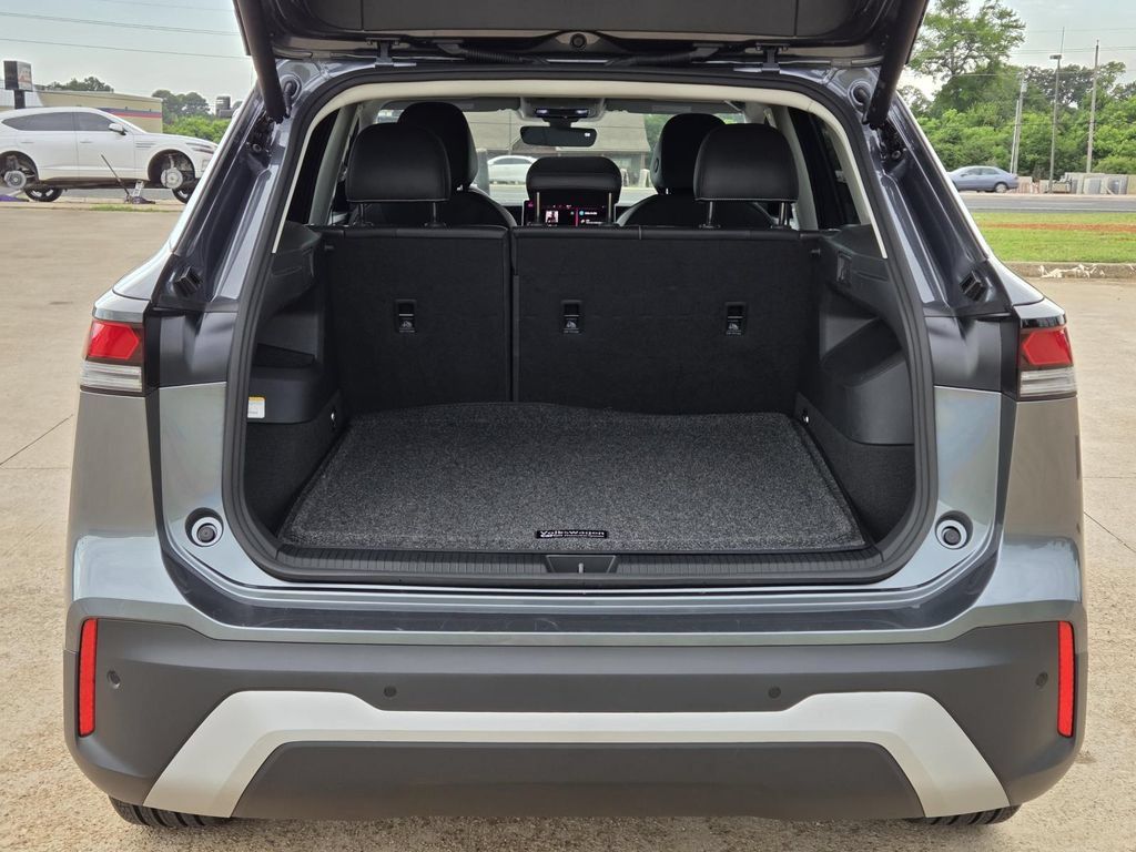 Used 2025 Volkswagen Tiguan SE FWD image 9