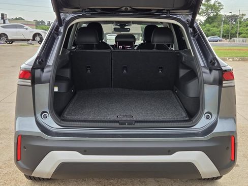 Used 2025 Volkswagen Tiguan SE FWD image 9