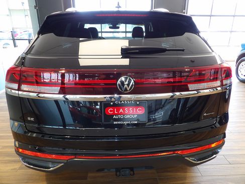 Used 2024 Volkswagen Atlas Cross Sport SE w/ Panoramic Sunroof Package AWD/4WD image 7