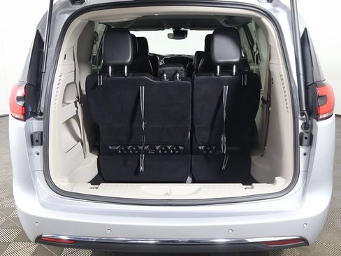 Used 2024 Chrysler Pacifica Touring-L FWD image 20
