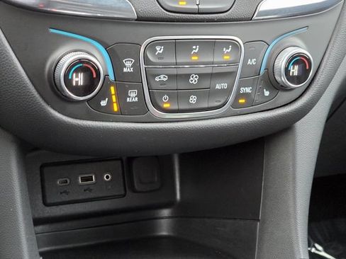Used 2024 Chevrolet Equinox LT AWD/4WD image 23