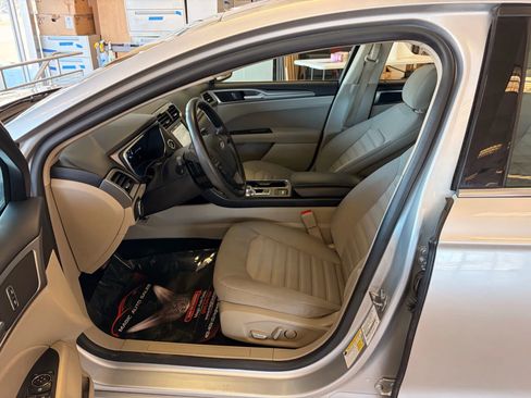 Used 2019 Ford Fusion SE image 11