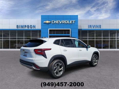 Used 2025 Chevrolet Trax LT w/ Driver Confidence Package image 8
