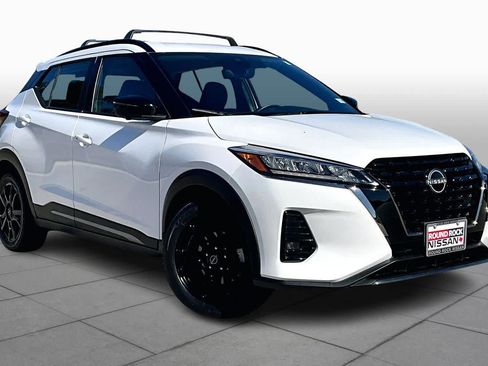 Used 2023 Nissan Kicks SR w/ Interior Electronics Package FWD image 2