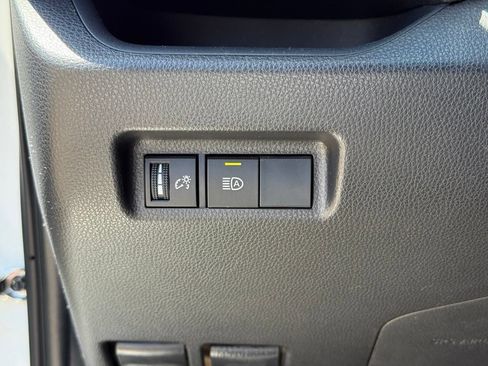 Used 2019 Toyota RAV4 XLE FWD image 30