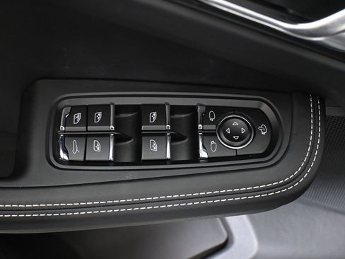 Used 2026 Porsche Macan GTS AWD/4WD image 34