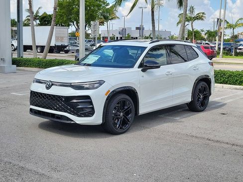 New 2026 Volkswagen Tiguan SE R-Line FWD image 3