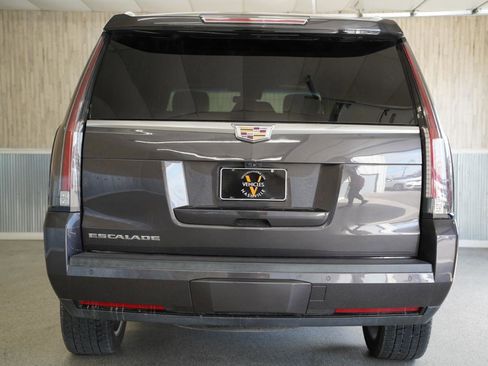Used 2018 Cadillac Escalade Platinum image 9