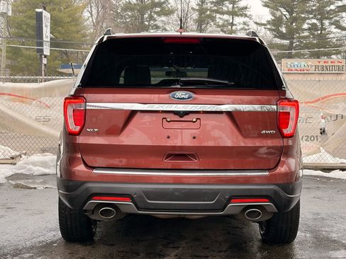 Used 2018 Ford Explorer XLT w/ Equipment Group 202A image 10