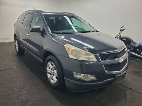 Used 2011 Chevrolet Traverse LS FWD image 3