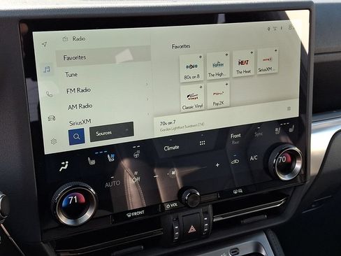 Used 2024 Lexus GX 550 w/ Accessory Package (2T) AWD/4WD image 21