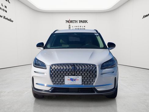New 2026 Lincoln Corsair Premiere FWD image 8